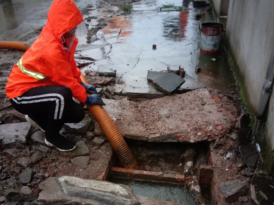 萧山专业清理污水池 炜誉市政以规范流程守护城市 “肠道”