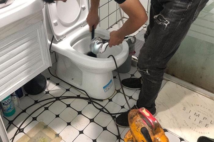 萧山马桶堵塞自己疏通还是找师傅?专业上门服务让你省时更省心